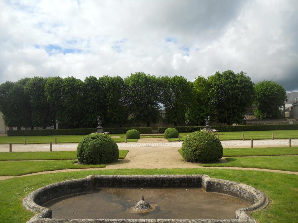 Hotel La Capitainerie Châteauneuf-sur-Loire Exterior foto